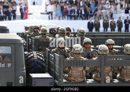 Kiev, Ucraina. 24 agosto 2021. Equipaggiamento militare visto durante la sfilata del giorno dell'Indipendenza Ucraina a Kiev. L'Ucraina celebra 30 anni di indipendenza in un clima geopolitico instabile. Il Presidente Volodymyr Zelensky ha riunito rappresentanti di 40 paesi per inaugurare la piattaforma di Crimea alla vigilia dell'Indipendenza. Credit: SOPA Images Limited/Alamy Live News Foto Stock