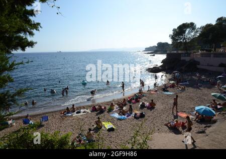 Serie di paesaggi del mare mediterraneo preso nel mese di agosto 2021, sul comune di saint raphäel Boulouris in Francia. Foto Stock