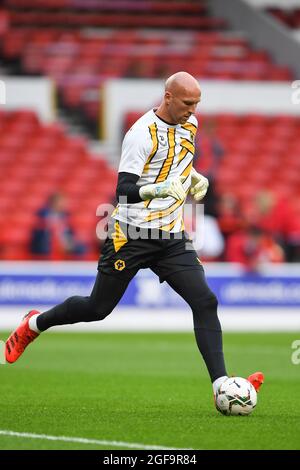 NOTTINGHAM, REGNO UNITO. IL 24 AGOSTO John Ruddy di Wolverhampton Wanderers si scalda prima del calcio d'inizio durante la partita della Carabao Cup tra Nottingham Forest e Wolverhampton Wanderers al City Ground di Nottingham martedì 24 agosto 2021. (Credit: Jon Hobley | MI News) Credit: MI News & Sport /Alamy Live News Foto Stock