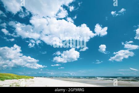 Dueodde, la spiaggia di sabbia bianca sulla costa meridionale di Bornholm, Danimarca Foto Stock