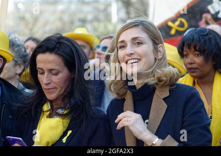 L'attrice francese Julie Gayet nel 2017 alla passeggiata dell'endometriosi a Parigi. Foto Stock