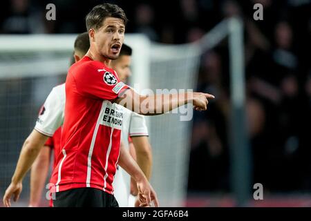 EINDHOVEN, PAESI BASSI - 24 AGOSTO: Marco van Ginkel di PSV durante la partita UEFA Champions League Play-off tappa due tra PSV e Benfica allo stadio Philips il 24 agosto 2021 a Eindhoven, Paesi Bassi (Foto di Geert van Erven/Orange Pictures) Foto Stock