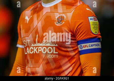 Blackpool, Regno Unito. 24 agosto 2021. Primo piano della maglia in casa del Blackpool Football Club durante la partita della Carabao Cup tra Blackpool e Sunderland a Bloomfield Road, Blackpool, Inghilterra, il 24 agosto 2021. Foto di Sam Fielding/prime Media Images. Credit: Prime Media Images/Alamy Live News Foto Stock