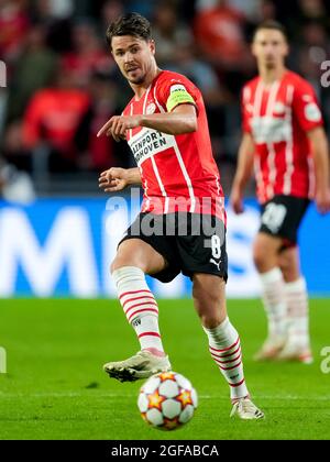 Eindhoven, Paesi Bassi. 24 agosto 2021. EINDHOVEN, PAESI BASSI - AGOSTO 24: Marco van Ginkel di PSV durante la partita UEFA Champions League Play-offs tappa due tra PSV e Benfica al Philips Stadion il 24 agosto 2021 a Eindhoven, Paesi Bassi (Foto di Geert van Erven/Orange Pictures) credito: Orange Pics BV/Alamy Live News Foto Stock