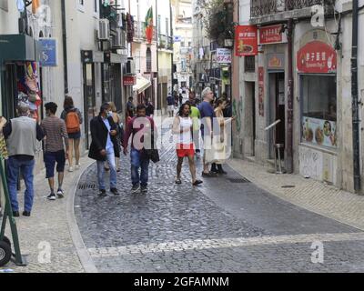 Lisboa, Portogallo. 24 agosto 2021. (INT) circolazione delle persone nei luoghi turistici di Lisbona. 24 agosto 2021, Lisbona, Portogallo, Brasile: Movimento di persone in luoghi turistici nella città di Lisbona, capitale del Portogallo, martedì (24), durante l'estate europea. (Credit Image: © Edson De Souza/TheNEWS2 via ZUMA Press Wire) Foto Stock
