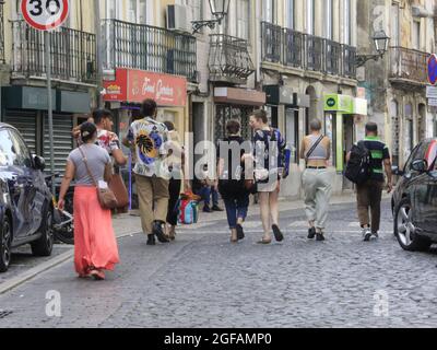 Lisboa, Portogallo. 24 agosto 2021. (INT) circolazione delle persone nei luoghi turistici di Lisbona. 24 agosto 2021, Lisbona, Portogallo, Brasile: Movimento di persone in luoghi turistici nella città di Lisbona, capitale del Portogallo, martedì (24), durante l'estate europea. (Credit Image: © Edson De Souza/TheNEWS2 via ZUMA Press Wire) Foto Stock