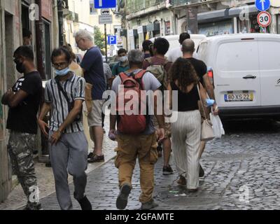 Lisboa, Portogallo. 24 agosto 2021. (INT) circolazione delle persone nei luoghi turistici di Lisbona. 24 agosto 2021, Lisbona, Portogallo, Brasile: Movimento di persone in luoghi turistici nella città di Lisbona, capitale del Portogallo, martedì (24), durante l'estate europea. (Credit Image: © Edson De Souza/TheNEWS2 via ZUMA Press Wire) Foto Stock