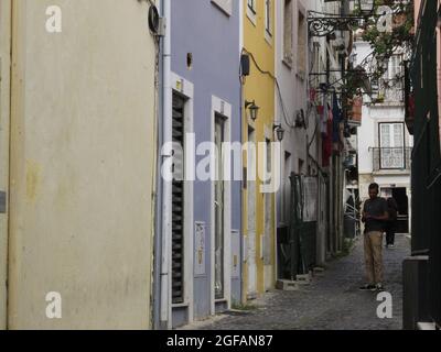 Lisboa, Portogallo. 24 agosto 2021. (INT) circolazione delle persone nei luoghi turistici di Lisbona. 24 agosto 2021, Lisbona, Portogallo, Brasile: Movimento di persone in luoghi turistici nella città di Lisbona, capitale del Portogallo, martedì (24), durante l'estate europea. (Credit Image: © Edson De Souza/TheNEWS2 via ZUMA Press Wire) Foto Stock