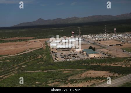 Foto dell'area di Dona Ana Housing Area vicino a Fort Bliss, Texas, 22 agosto 2021. Il Dipartimento della Difesa, a sostegno del Dipartimento di Stato, fornisce trasporto e alloggio temporaneo a sostegno dell'operazione Allees Refuge. Questa iniziativa segue l'impegno dell'America nei confronti dei cittadini afghani che hanno aiutato gli Stati Uniti e fornisce loro un sostegno essenziale in luoghi sicuri al di fuori dell'Afghanistan. (STATI UNITI Esercito foto di SPC. Ingram di Elia) Foto Stock