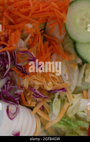 Una miscela di verdure in un insalata di Chop Foto Stock