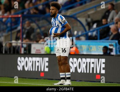 Huddersfield, Regno Unito. 24 agosto 2021. Sorba Thomas di Huddersfield Town durante la partita della Carabao Cup allo Stadio John Smith di Huddersfield. Il credito dell'immagine dovrebbe leggere: Darren Staples/Sportimage Credit: Sportimage/Alamy Live News Foto Stock