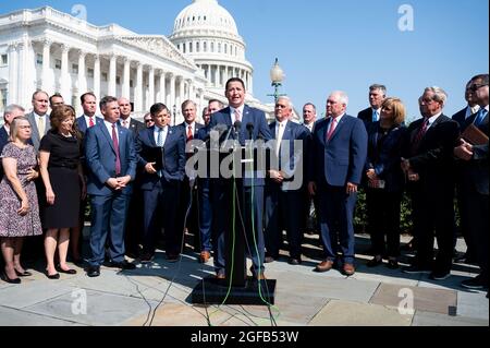 Washington, Stati Uniti. 24 agosto 2021. Il rappresentante degli Stati Uniti Tony Gonzales (R-TX) parla a una conferenza stampa sul ritiro dall'Afghanistan. Credit: SOPA Images Limited/Alamy Live News Foto Stock