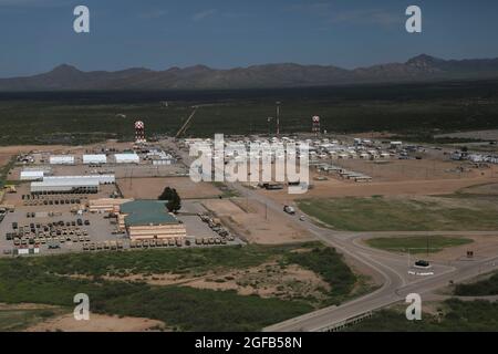 Area foto della progressione della Dona Ana Housing Area vicino a Fort Bliss, Texas, 22 agosto 2021. Il Dipartimento della Difesa, a sostegno del Dipartimento di Stato, fornisce trasporto e alloggio temporaneo a sostegno dell'operazione Allees Refuge. Questa iniziativa segue l'impegno dell'America nei confronti dei cittadini afghani che hanno aiutato gli Stati Uniti e fornisce loro un sostegno essenziale in luoghi sicuri al di fuori dell'Afghanistan. (STATI UNITI Esercito foto di SPC. Ingram di Elia) Foto Stock