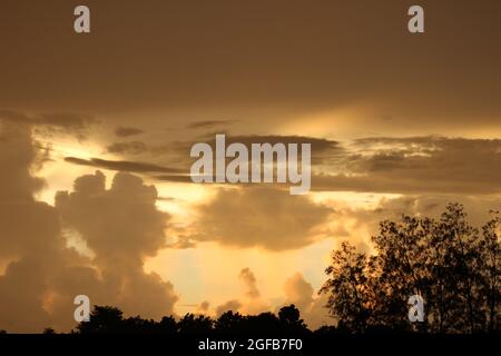 Felicità - disponibile da un tramonto vicino a voi Foto Stock