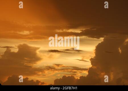 Felicità - disponibile da un tramonto vicino a voi Foto Stock