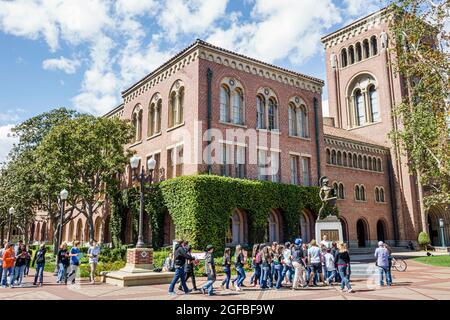 Los Angeles California,USC,University of Southern California,università,college,campus,istruzione superiore,Hahn Central Plaza,Bovard Administration Build Foto Stock