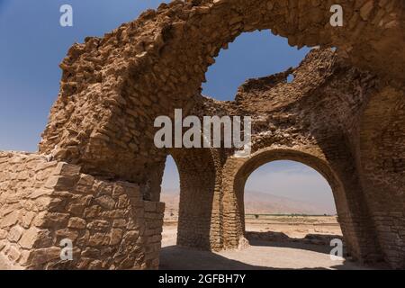 Rovina di antico tempio del fuoco, o meridiana, Sassanid impero, Kheir Abad, Kohgiluyeh e Boyer-Ahmad Provincia, Iran, Persia, Asia occidentale, Asia Foto Stock