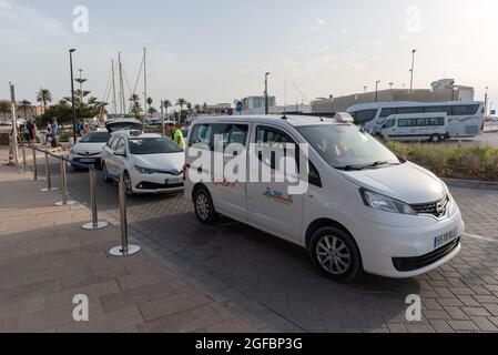 Formentera, Spagna: 2021 agosto 25: Taxi al terminal marittimo di Formentera nell'estate del 2021. Foto Stock