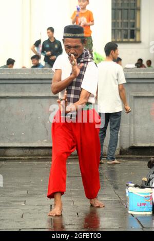 Silat è una parola collettiva per una classe di arti marziali indigene provenienti dall'area geo-culturale dell'Indonesia Foto Stock