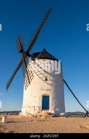 Antico mulino a vento spagnolo, Consuegra, Castilla-la Mancha, Spagna Foto Stock