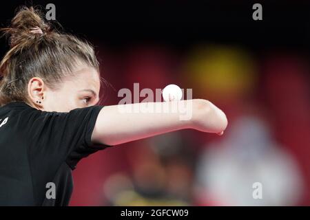 Tokyo, Giappone. 25 ago 2021. Paralimpiadi: Ping pong para, partite preliminari, singoli, Takeuchi (Giappone) - Partyka (Polonia), al Tokyo Metropolitan Gymnasium. Natalia Partyka in azione. Credit: Marcus Brandt/dpa/Alamy Live News Foto Stock