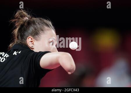 Tokyo, Giappone. 25 ago 2021. Paralimpiadi: Ping pong para, partite preliminari, singoli, Takeuchi (Giappone) - Partyka (Polonia), al Tokyo Metropolitan Gymnasium. Natalia Partyka in azione. Credit: Marcus Brandt/dpa/Alamy Live News Foto Stock