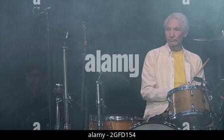 Stuttgart, Germania. Il 30 giugno, 2018. Il batterista Charlie Watts sul palco a un concerto dei Rolling Stones durante il loro tour europeo 'nessun filtro' alla Mercedes Benz-Arena. Credito: Sebastian Gollnow/dpa/Alamy Live News Foto Stock