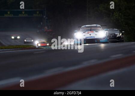 Le Mans, Frankreich. 21 Agosto 2021. Porsche 911 RSR, Team Project 1 (# 56), Egidio perfetti (N), Matteo Cairoli (i), Riccardo Pera (i) Credit: dpa/Alamy Live News Foto Stock