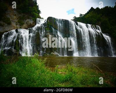 Waihi Falls situato vicino a Dannevirke, Nuova Zelanda. E' una delle cascate che potete vedere a North Island. Foto Stock