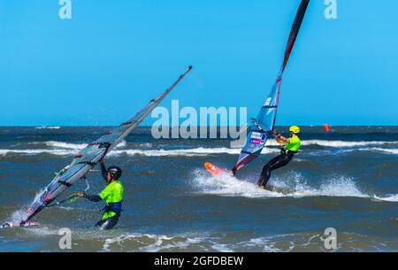 Multivan Windsurf CuO, St.-Peter-Ording, penisola Eiderstedt, Schleswig-Holstein, Germania Foto Stock