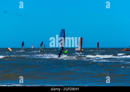 Multivan Windsurf CuO, St.-Peter-Ording, penisola Eiderstedt, Schleswig-Holstein, Germania Foto Stock