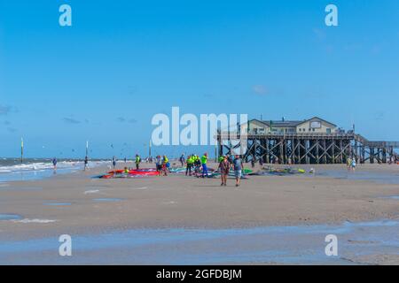 Multivan Windsurf CuO, St.-Peter-Ording, penisola Eiderstedt, Schleswig-Holstein, Germania Foto Stock