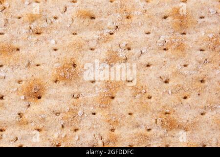 Tradizionale pane di Matzah isolato su sfondo bianco Foto Stock