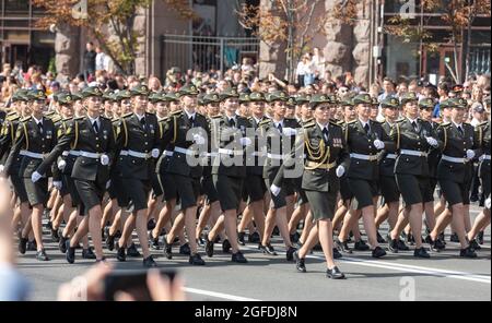 KIEV, UCRAINA - 24 agosto 2021: Festeggia il 30° anniversario dell'indipendenza dell'Ucraina. Sfilata militare a Kiev. Foto Stock