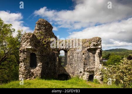 Regno Unito, Galles, Carmarthenshire, Llandovery, rovine del castello sulla cima di bailey Foto Stock