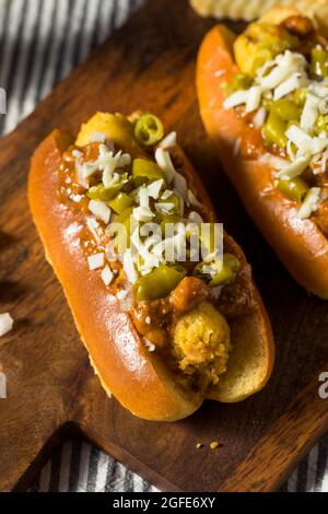 Sandwich casalingo Chicago Mother in Law con Tamale Chili e Fries Foto Stock