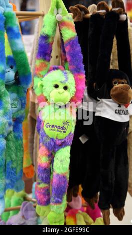 St George's Grenada Esplanade Mall Toy Monkeys in Vendita Foto Stock