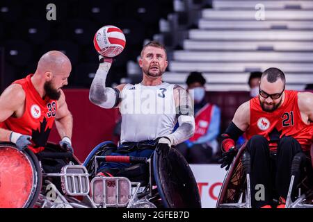 TOKYO, GIAPPONE. 25 ago 2021. Stuart Robinson di Gran Bretagna (centro) in Men's Wheelchair Basketball GBR vs CAN durante i Giochi Paralimpici di Tokyo 2020 allo Stadio Nazionale di Yoyogi mercoledì 25 agosto 2021 a TOKYO, GIAPPONE. Credit: Taka G Wu/Alamy Live News Foto Stock