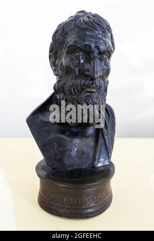 Epicurus (341–270 a.C.) filosofo greco antico che fondò la scuola di filosofia dell'Epicureismo - busto di bronzo Foto Stock