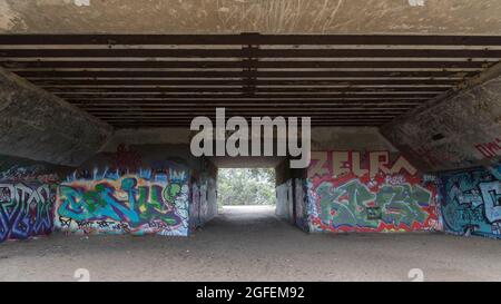 Posizionamento delle armi a Battery Davis, una batteria costiera di artiglieria a Fort Funston, San Francisco, California, Stati Uniti. Foto Stock