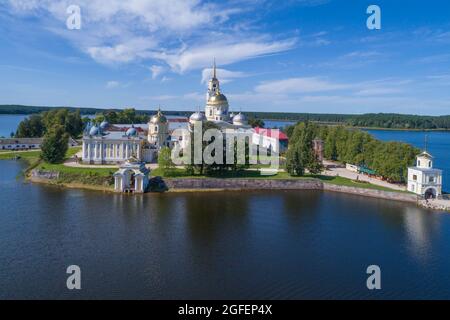 Vista del deserto di Nilo-Stolobenskaya in una giornata di agosto soleggiato (girato da un quadricottero). Regione di Tver, Russia Foto Stock