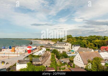 Darłówko, Polonia 09 agosto 2021, vista sul Mar Baltico, sulla spiaggia orientale e sul parco eolico, solo per uso editoriale Foto Stock