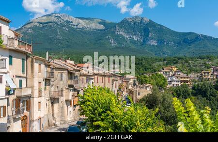 Collepardo, bellissimo borgo medievale in provincia di Frosinone, Lazio, Italia centrale. Foto Stock