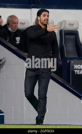 West Bromwich, Regno Unito. 25 ago 2021. Mikel Arteta manager dell'Arsenal durante la partita della Carabao Cup presso gli Hawthorns, West Bromwich. Il credito d'immagine dovrebbe leggere: Andrew Yates/Sportimage Credit: Sportimage/Alamy Live News Foto Stock