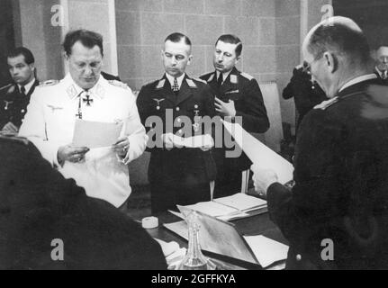 Hermann Göring ha emesso un ordine per le truppe tedesche sul fronte orientale. Visibile da sinistra: maresciallo Hermann Göring , generale Hans Jeschonnek, generale otto von Waldau, generale Gustaw Kastner-Kirdorf. Foto Stock