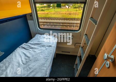 Camera singola deluxe in notturna da Humenne a Praga con servizi igienici e doccia Foto Stock