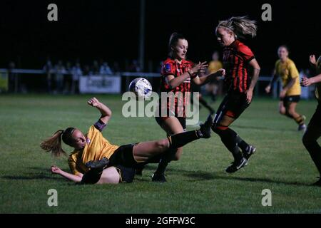 Verwood, Regno Unito. 25 agosto 2021. Durante la partita della Womens National League tra AFC Bournemouth e Southampton Women FC al Potterne Park di Verwood, Inghilterra Credit: SPP Sport Press Photo. /Alamy Live News Foto Stock