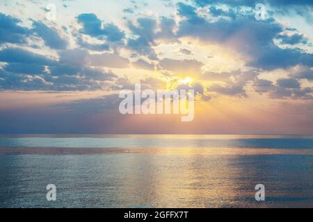 Tramonti idilliaci sulle località di Great Sochi - russin resort a sud del Mar Nero Foto Stock
