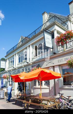 "The Anglers of Walton gastro pub by River Thames, Walton-on-Thames, Surrey, Inghilterra, Regno Unito Foto Stock