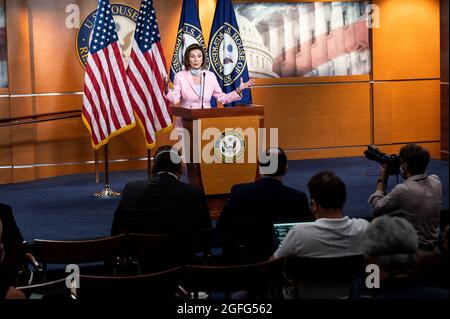 Washington, DC, Stati Uniti. 25 ago 2021. 25 agosto 2021 - Washington, DC, Stati Uniti: Casa Speaker NANCY PELOSI (D-CA) che parla alla sua conferenza stampa settimanale. (Credit Image: © Michael Brochstein/ZUMA Press Wire) Foto Stock